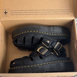 Dr. Martens Black Leather sandals wrenlie